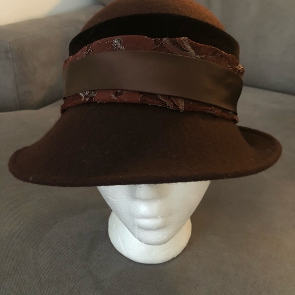 BETMAR New York logo.Chocolate brown vintageBowler Hat.Preowned good condition. - Picture 5 of 8